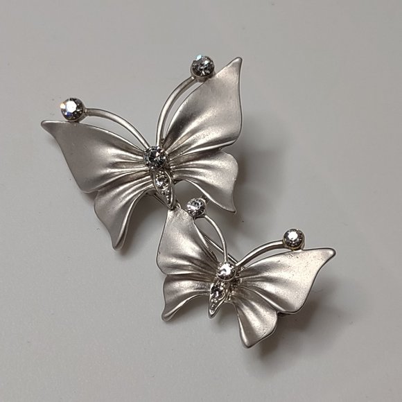 Silver Tone Cute Double Butterfly Brooch - Picture 1 of 11